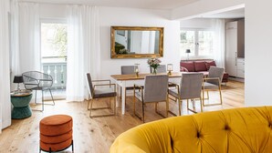 TV, DVD-spiller, bordtennis og musikkbibliotek