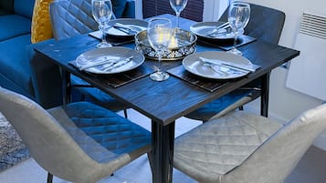 Luxury Penthouse, Private Bathroom | Restaurant