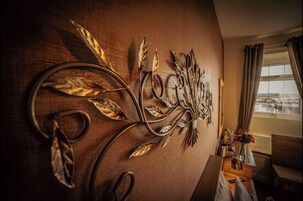 Double Room (Mynydd Parys) | Individually decorated, individually furnished, laptop workspace