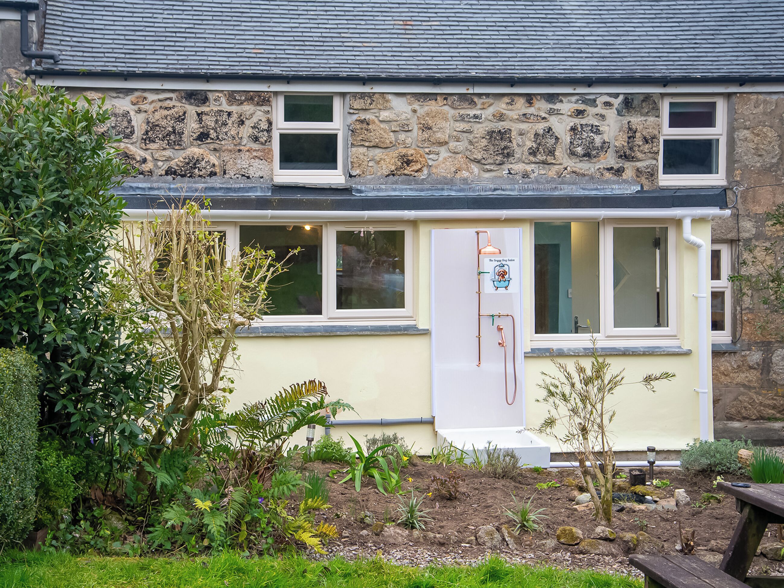 المنشأة من الخارج