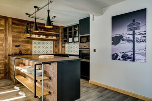 Fridge, microwave, oven, stovetop - Chalet Phoebe, Tignes (Tignes)