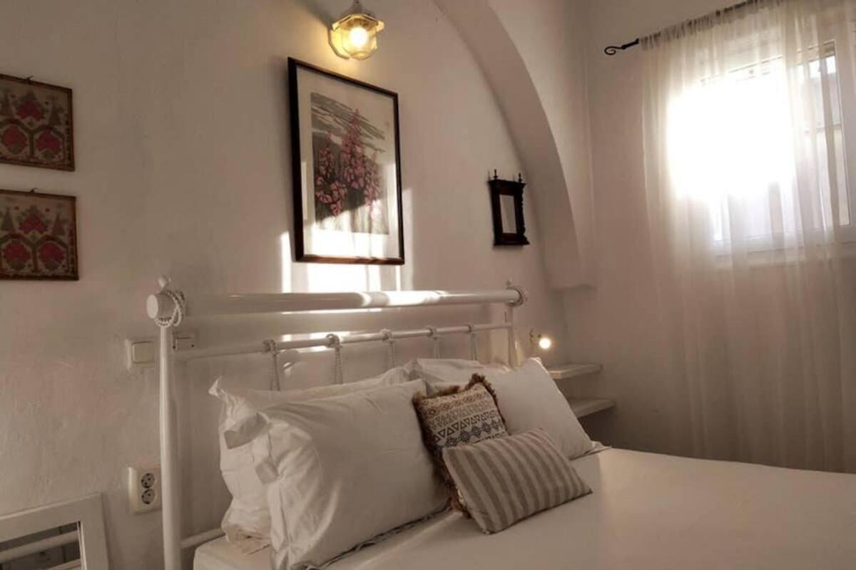 In-room safe, laptop workspace, iron/ironing board