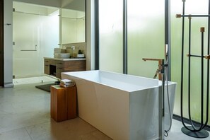 Bathtub, hair dryer, towels, soap - Casa Texas | Known for fun in Cabo | Bartender, Chef & Maid Included | Brand New (Cabo San Lucas)