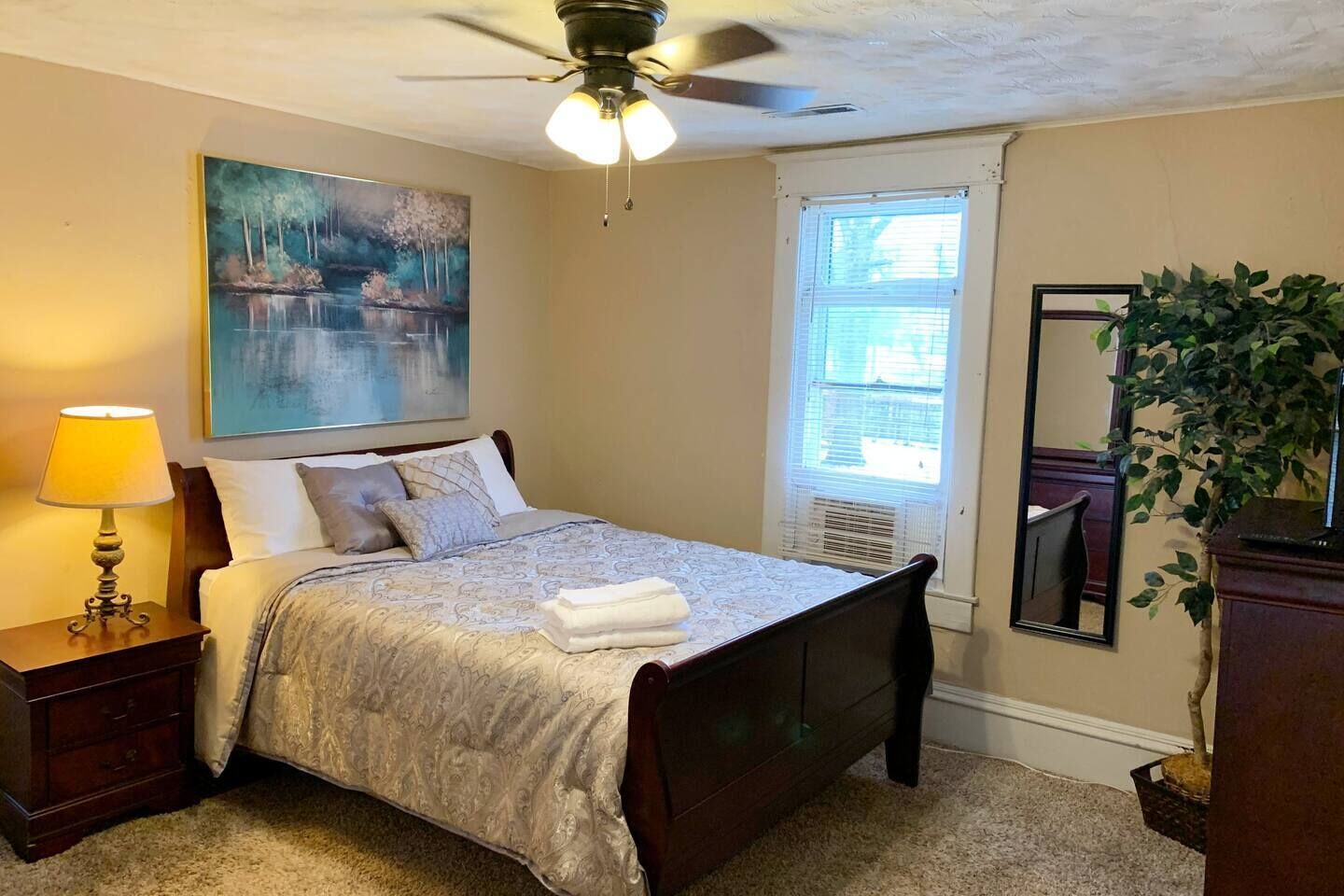 3 habitaciones, caja de seguridad en la habitación y escritorio 