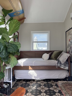 3 bedrooms, travel cot, free WiFi, bed sheets