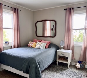 3 bedrooms, travel cot, free WiFi, bed sheets