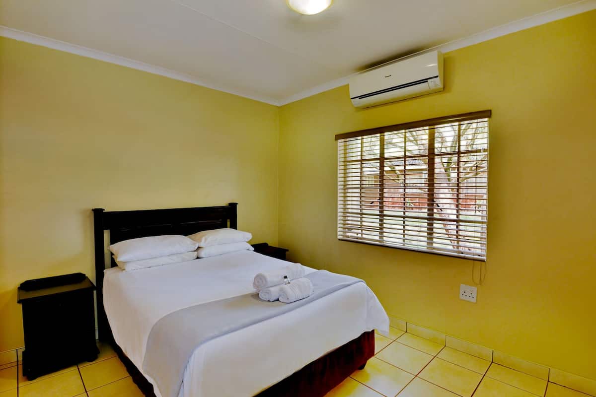 Standard Chalet | 1 bedroom, in-room safe, iron/ironing board, free WiFi
