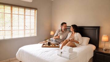 Executive Chalet | In-room safe, iron/ironing board, free WiFi, bed sheets