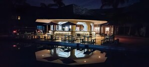 Outdoor pool - Sundown Country Estate (Boshoek)