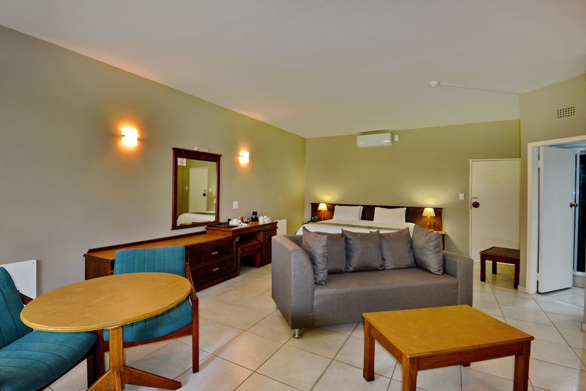 1 bedroom, in-room safe, iron/ironing board, free WiFi