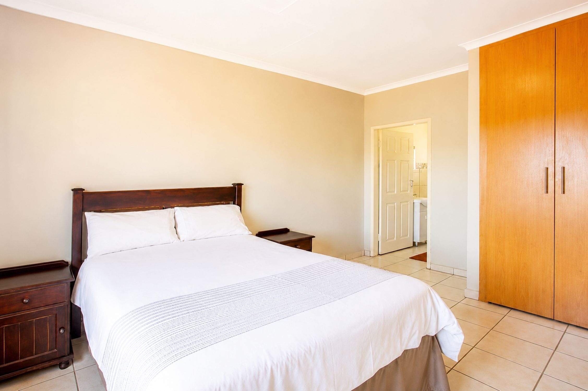 Standard Chalet | In-room safe, iron/ironing board, free WiFi, bed sheets