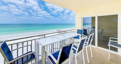 Direct Beachfront, 3/3, Heated Pool & Hot Tub - 305