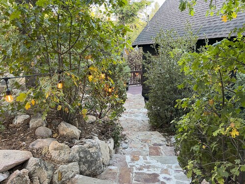 A Cozy Treetop Cabin in Lake Arrowhead