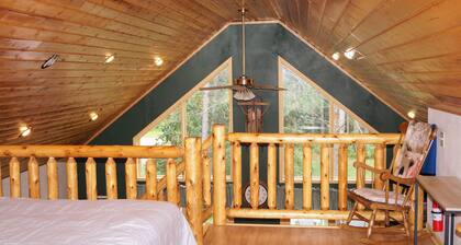 Large Cabin with WiFi - Sleeps 15. Great Location: near Castle Rock + WI Dells