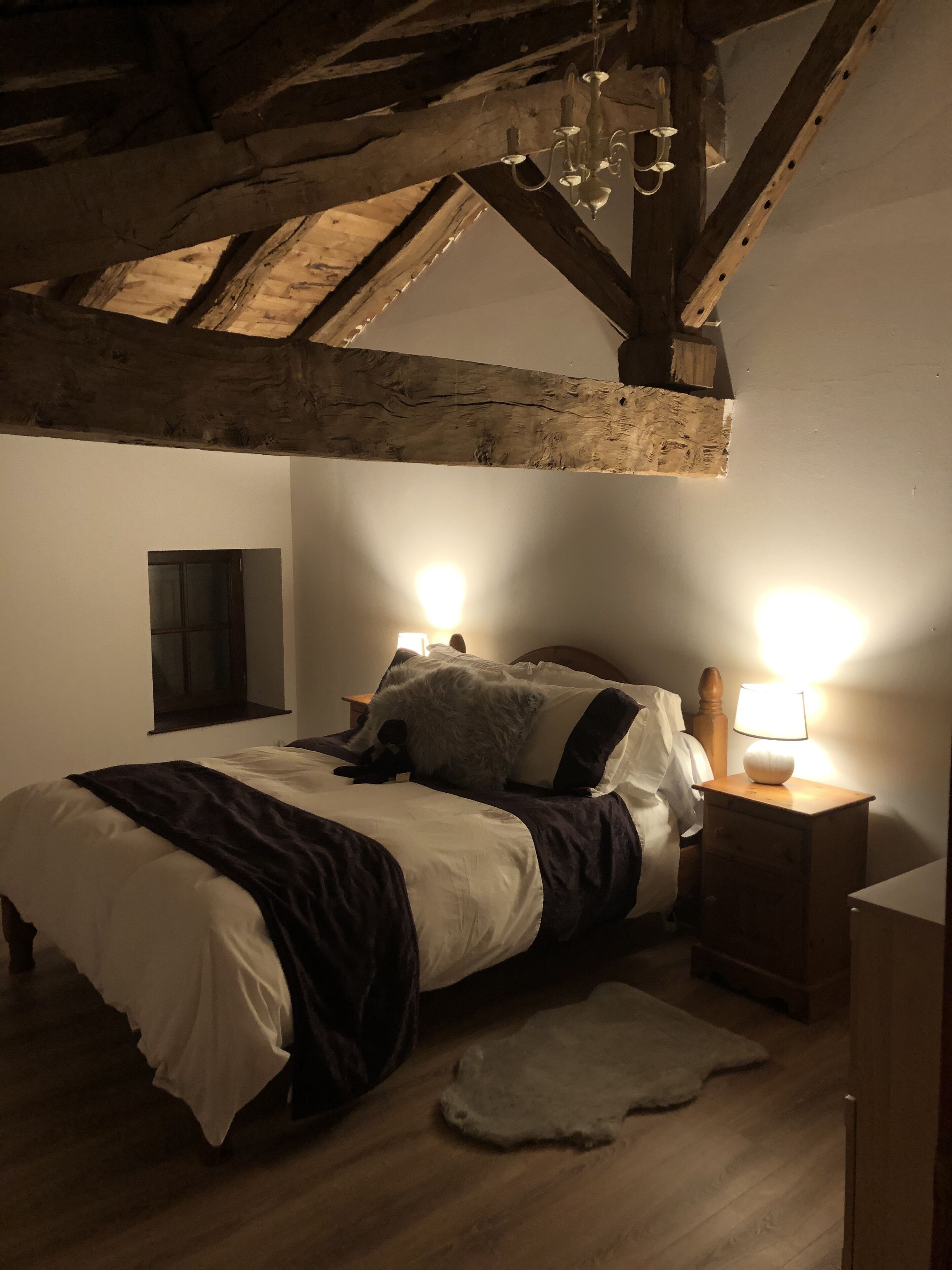 3 slaapkamers, een strijkplank/strijkijzer, gratis wifi, beddengoed