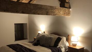 3 slaapkamers, een strijkplank/strijkijzer, gratis wifi, beddengoed