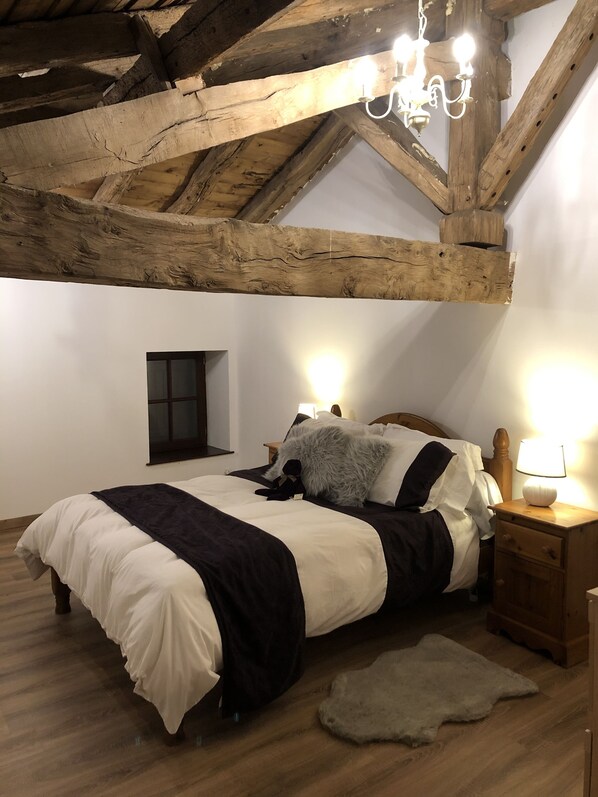 3 bedrooms, iron/ironing board, free WiFi, bed sheets