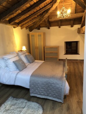 3 habitaciones, tabla de planchar con plancha y wifi gratis 