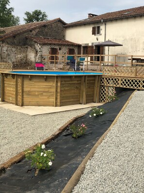 Outdoor pool - Lovely detached Farmhouse on edge of village near Confolens (Oradour-Fanais)