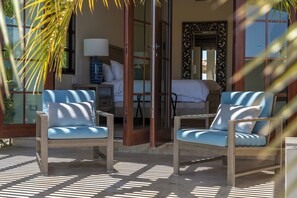 5 Schlafzimmer, Schreibtisch, Bügeleisen/Bügelbrett, Reisekinderbett