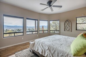 3 habitaciones, tabla de planchar con plancha y cuna de viaje