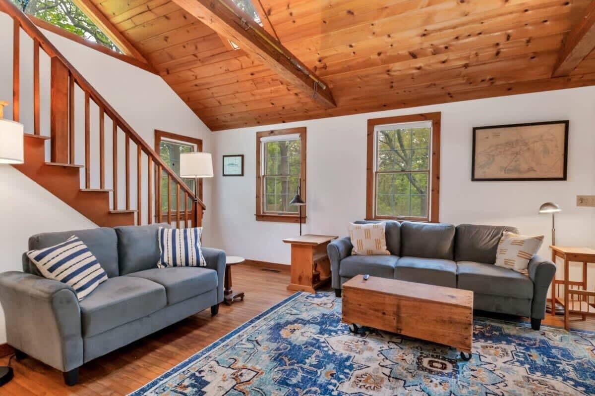 TV, fireplace, books, offices