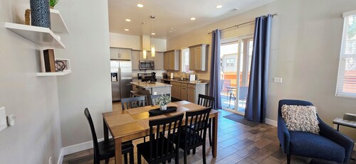 Townhome in the Pines-Quiet Cul-de-sac-A/C-W&D-Fireplace-Close to NAU & Trails