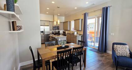 Townhome in the Pines-Quiet Cul-de-sac-A/C-W&D-Fireplace-Close to NAU & Trails