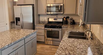 Townhome in the Pines! Comfy, Cul-de-sac, A/C, FP, close to NAU/downtown/hiking