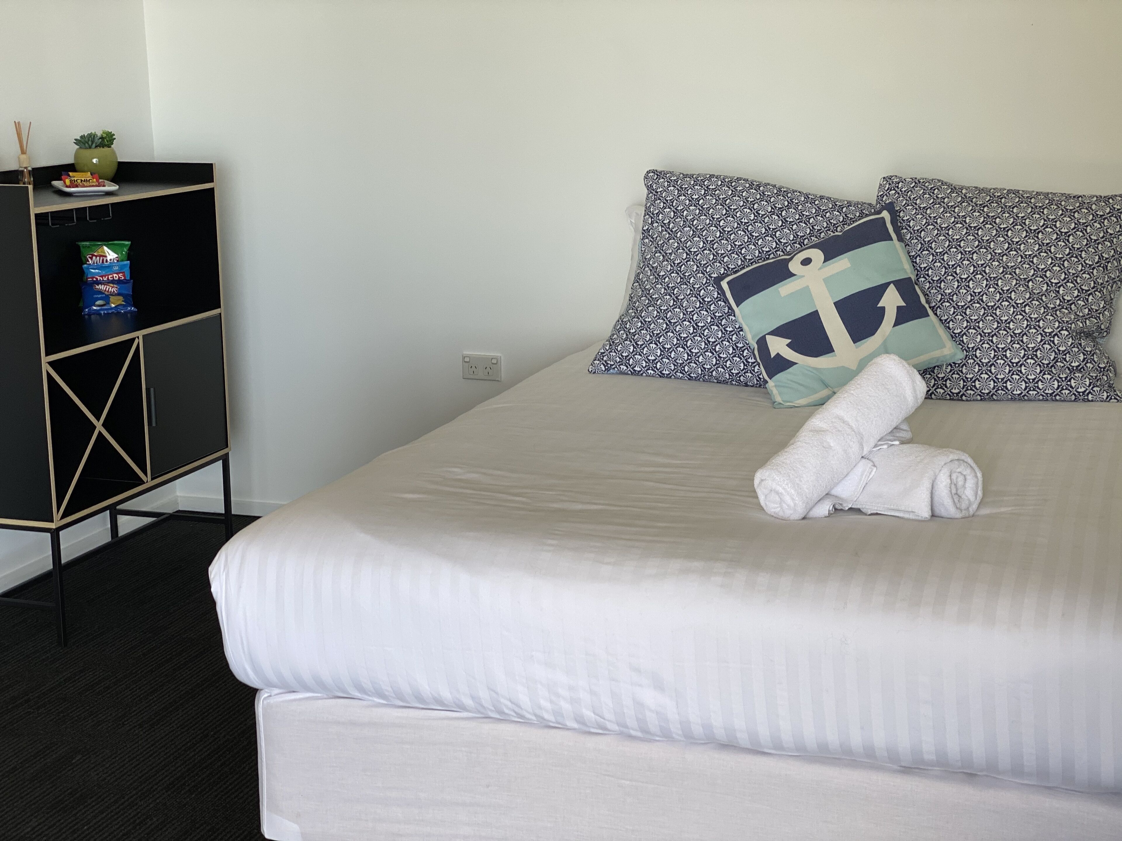 Tangalooma Resort Hilltop Studio Room — image 9