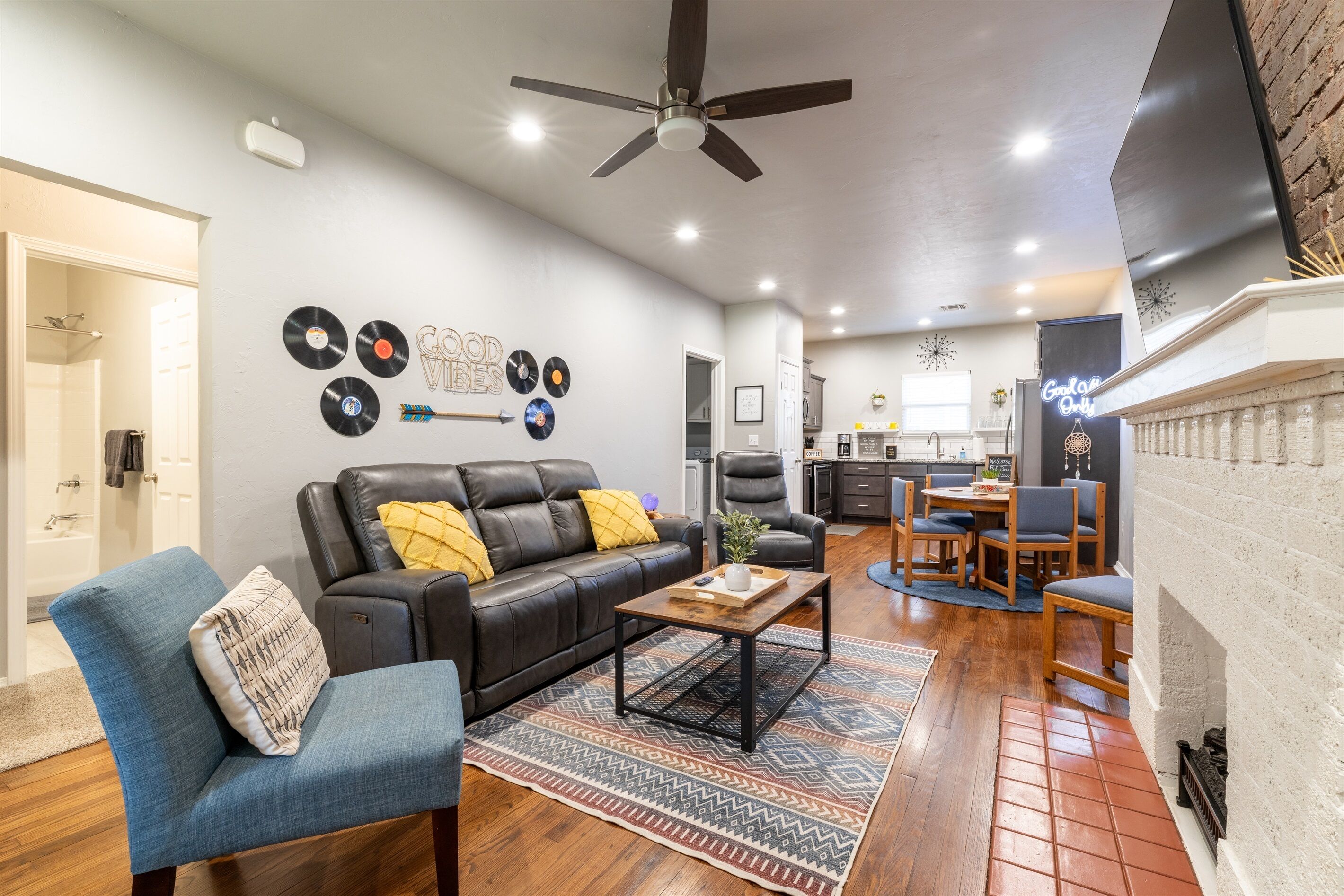 Smart TV, fireplace, Netflix, books