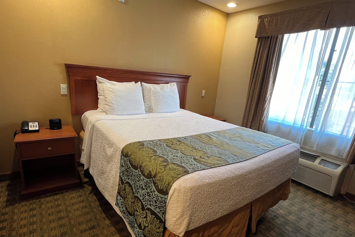 Standard Room | Blackout drapes, free WiFi
