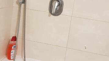 Combined shower/tub, hair dryer, soap, toilet paper