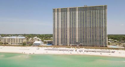 Waterfront Condo - Stunning Views, Sleeps 8.
