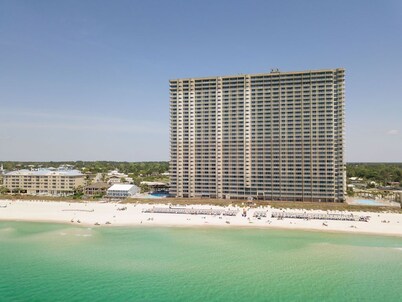 Beautiful Beachfront Penthouse with Incredible Views, Sleeps 8.