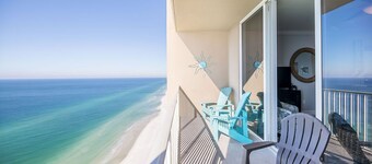 Beautiful Beachfront Penthouse with Incredible Views, Sleeps 8.