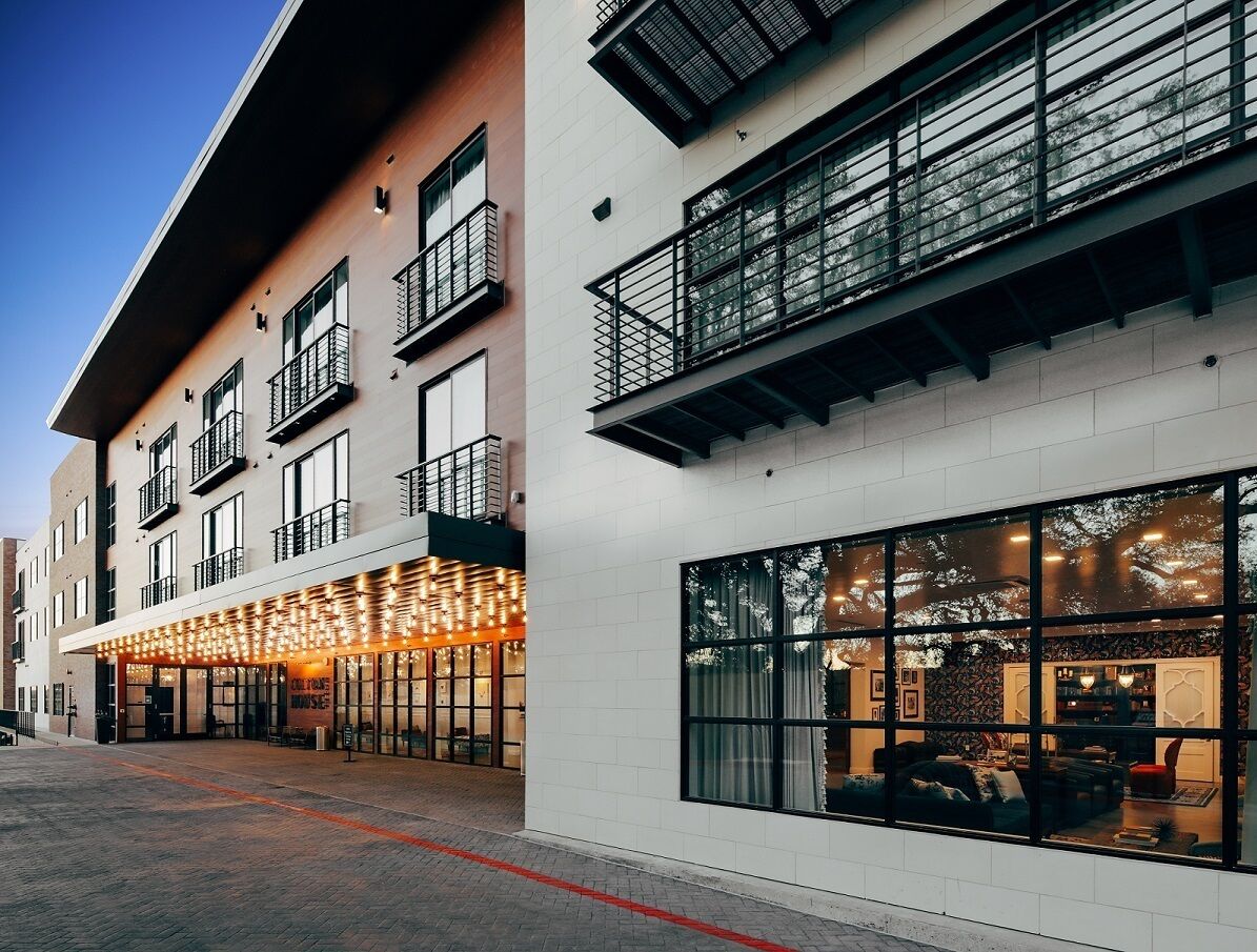 Most Chic 1BR King Suite in Dazzling SoCo New Construction w/ Trendy Coffee Shop