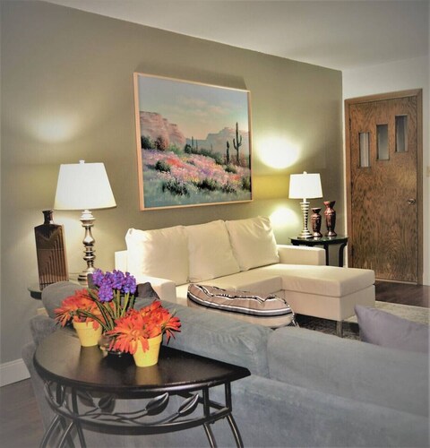 Arhaus 3: experience a chic and inviting accommodation in Grand Forks. 