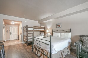 Studio, Multiple Beds, Resort View (Gateway Lodge 5073) | Individually decorated, individually furnished, iron/ironing board - Gateway Lodge 5073 (Keystone)