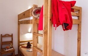 1 quarto, Wi-Fi de cortesia, roupa de cama
