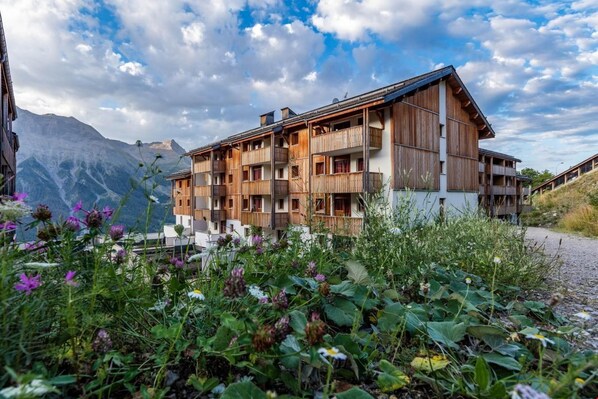 المنشأة من الخارج