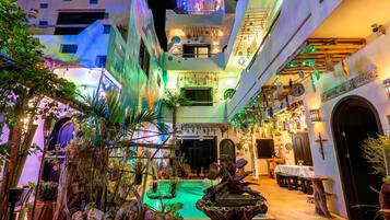 室外游泳池,恒温泳池