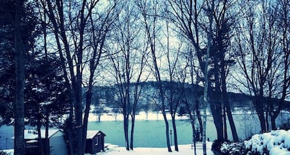 Amazing Mattawa Riverfront, Mountain View Home, Close to Adventures & Amenities