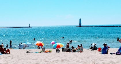 Sunset Bay - Lakefront, Large, and Gorgeous with Kayaks Included!