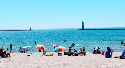 Sunset Bay - Lakefront, Large, and Gorgeous with Kayaks Included!