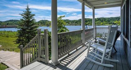 Open year round for adventure and relaxation. Cozy winter escape less than 20 minutes from Crystal Mountain!