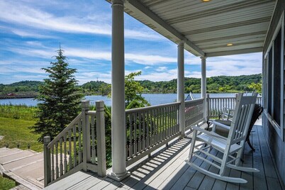 Open year round for adventure and relaxation.  Cozy winter escape less than 20 minutes from Crystal Mountain!