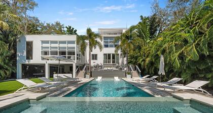 Tampa's #1 Rated Private 1 Acre Luxury Estate- Stunning Pool Spa-Best Location!