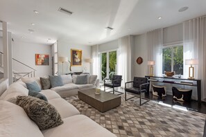 TV connectée, cheminée, jeux vidéo, lecteur de DVD