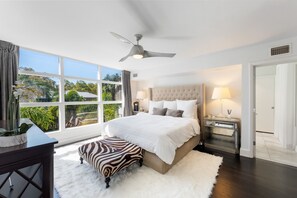 5 chambres, coffres-forts dans les chambres, bureau